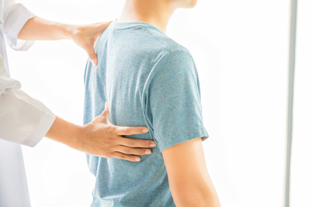 soulagez vos douleurs bas du dos avec la réflexothérapie niromathé